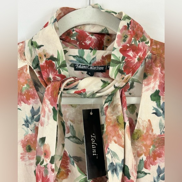 Tolani Collection Julie Sand Floral Long Sleeve V Neck Attached Scarf Bl… - Picture 4 of 10